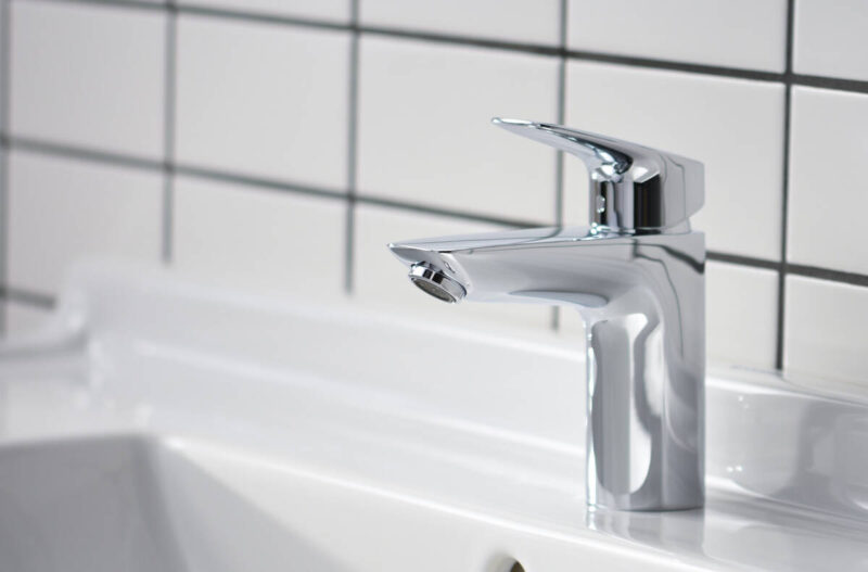 hansgrohe Logis - Single lever basin mixer 100 with pop-up waste set - Image 3